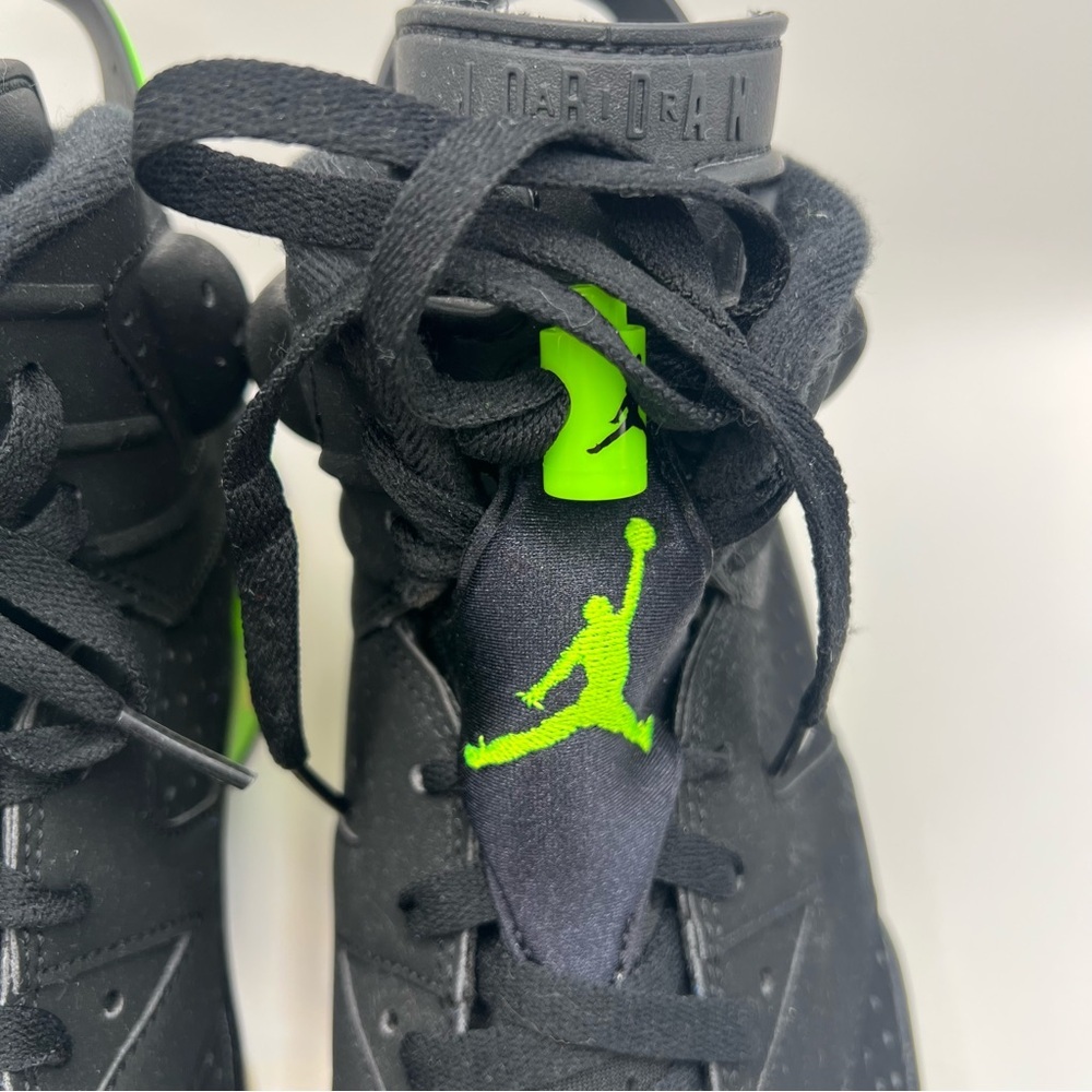 Air Jordan 6 Retro Sneaker - Picture 4 of 8